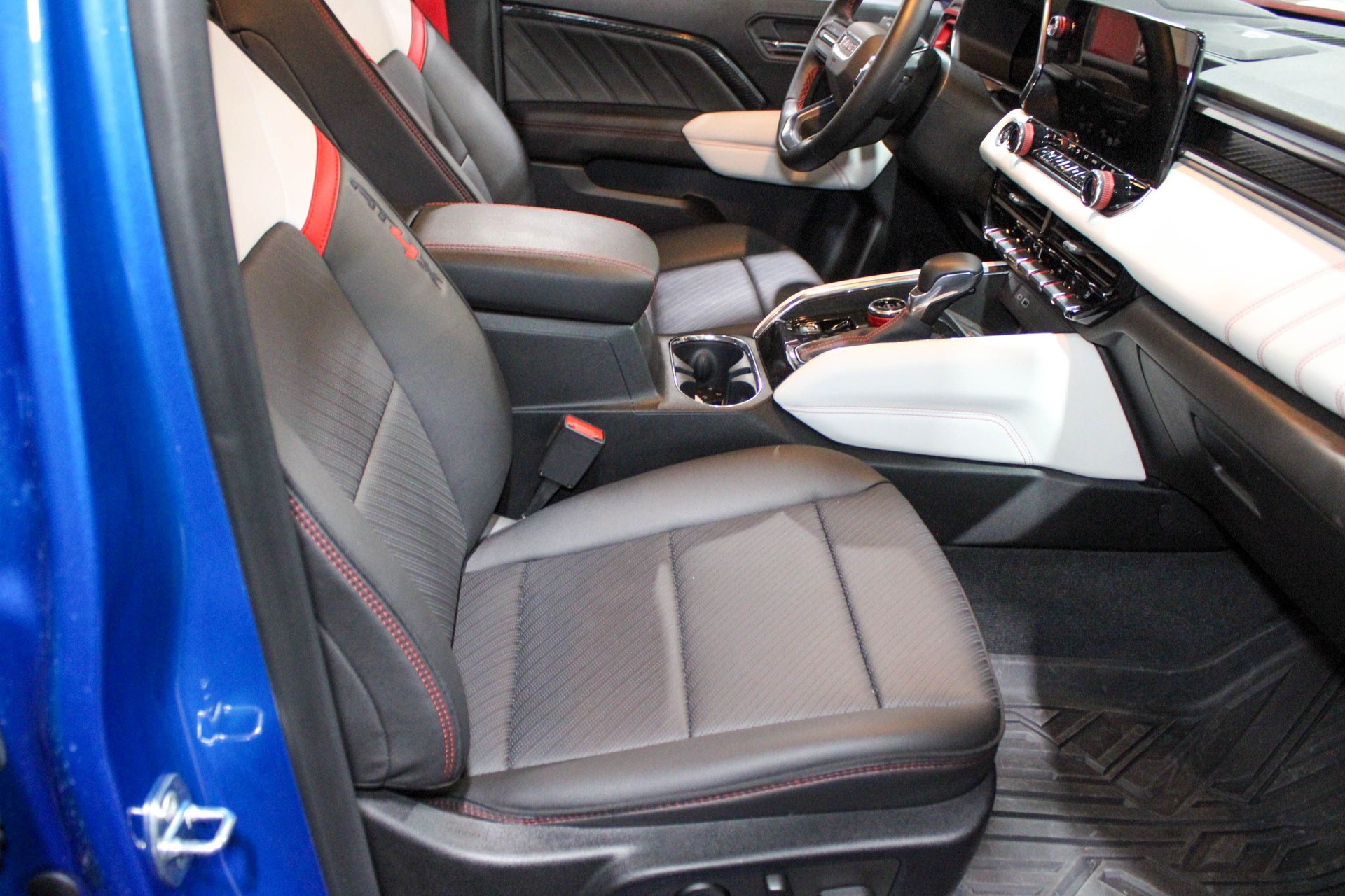 2023 GMC Canyon - photo 11